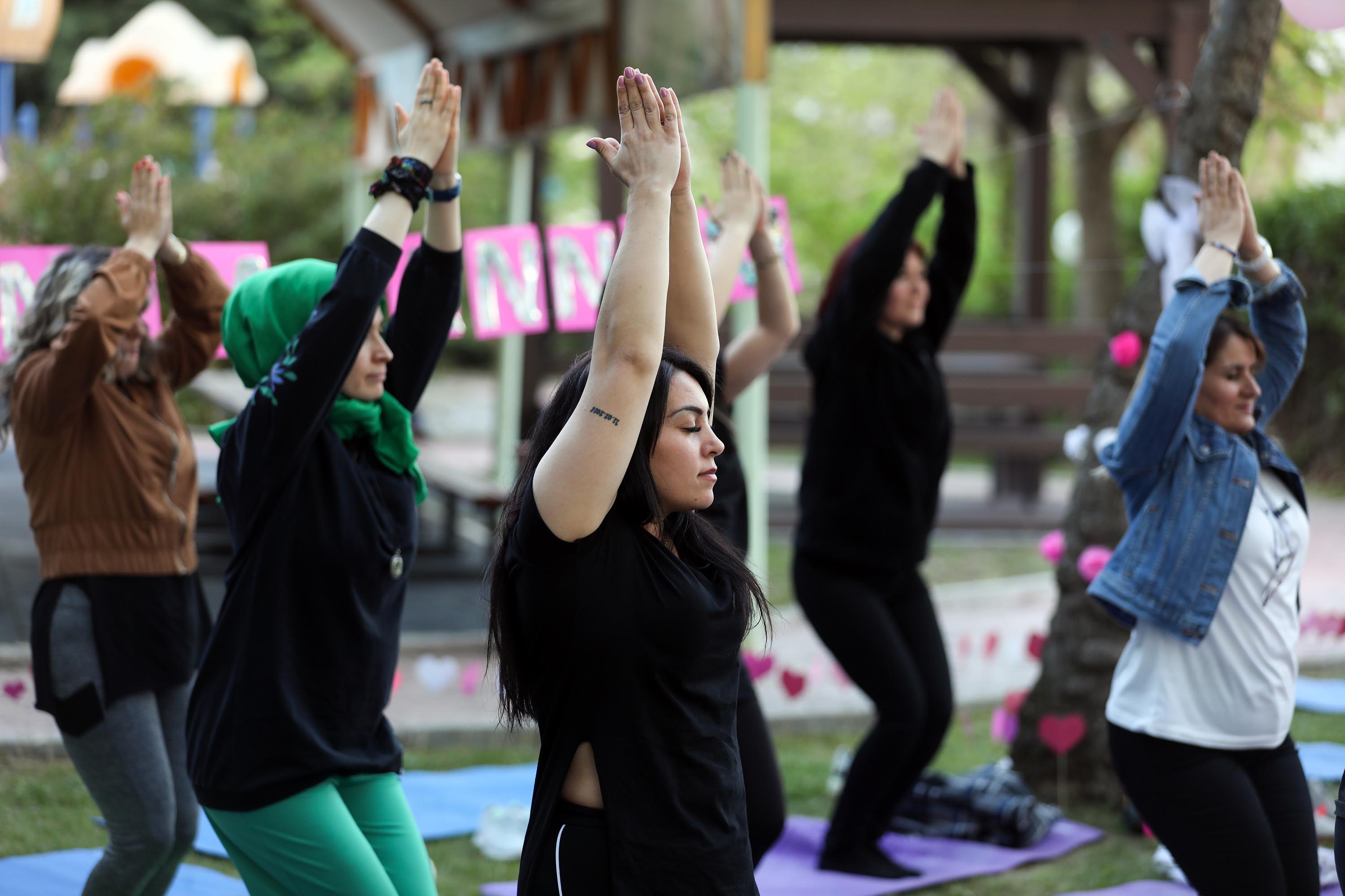 Yenimahalle Belediyesi’nden Annelere Yoga Eğitimi