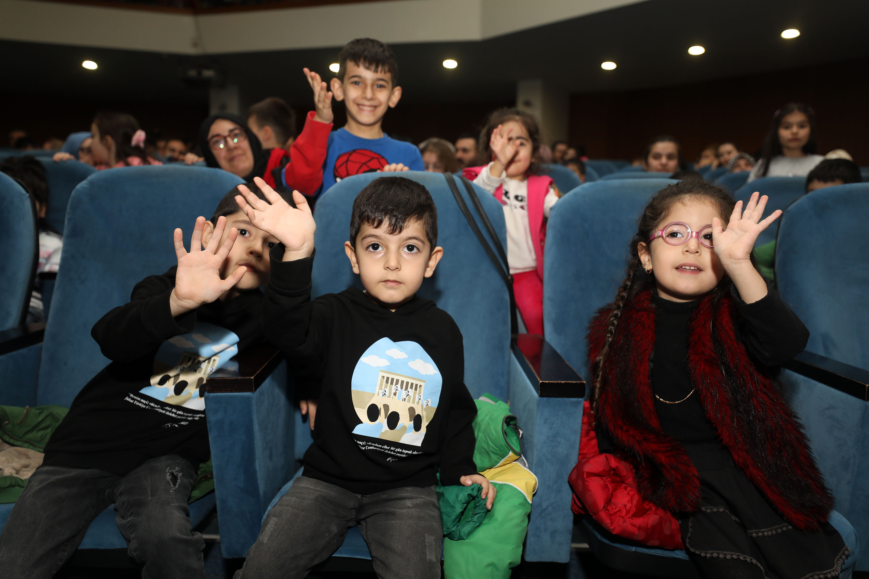 20 Bin Çocuk Tiyatro Festivali'nde Buluştu