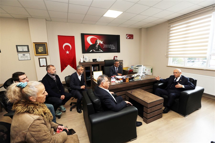Yaşar'dan Öğretmenlere Sürpriz Ziyaret